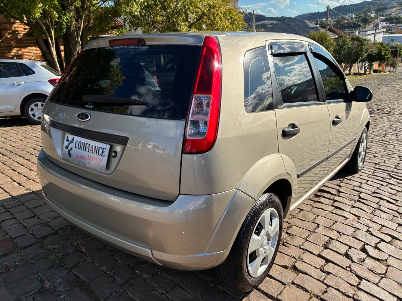 FORD FIESTA SE 1.0 8V FLEX 5P 2010/2010 COMPLETO VEÍCULOS GUAPORÉ / Carros no Vale