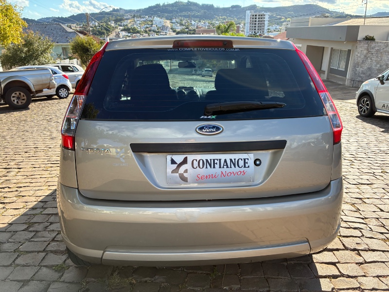 FORD FIESTA SE 1.0 8V FLEX 5P 2010/2010 COMPLETO VEÍCULOS GUAPORÉ / Carros no Vale
