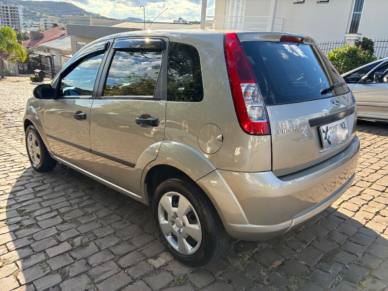 FORD FIESTA SE 1.0 8V FLEX 5P 2010/2010 COMPLETO VEÍCULOS GUAPORÉ / Carros no Vale
