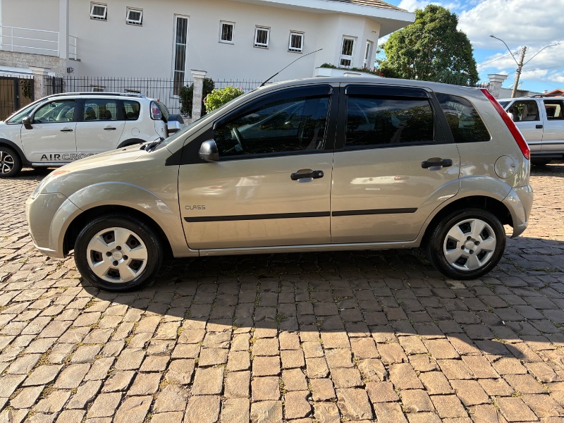 FORD FIESTA SE 1.0 8V FLEX 5P 2010/2010 COMPLETO VEÍCULOS GUAPORÉ / Carros no Vale