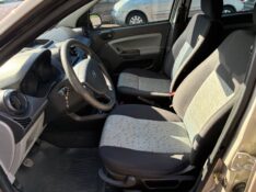 FORD FIESTA SE 1.0 8V FLEX 5P 2010/2010 COMPLETO VEÍCULOS GUAPORÉ / Carros no Vale