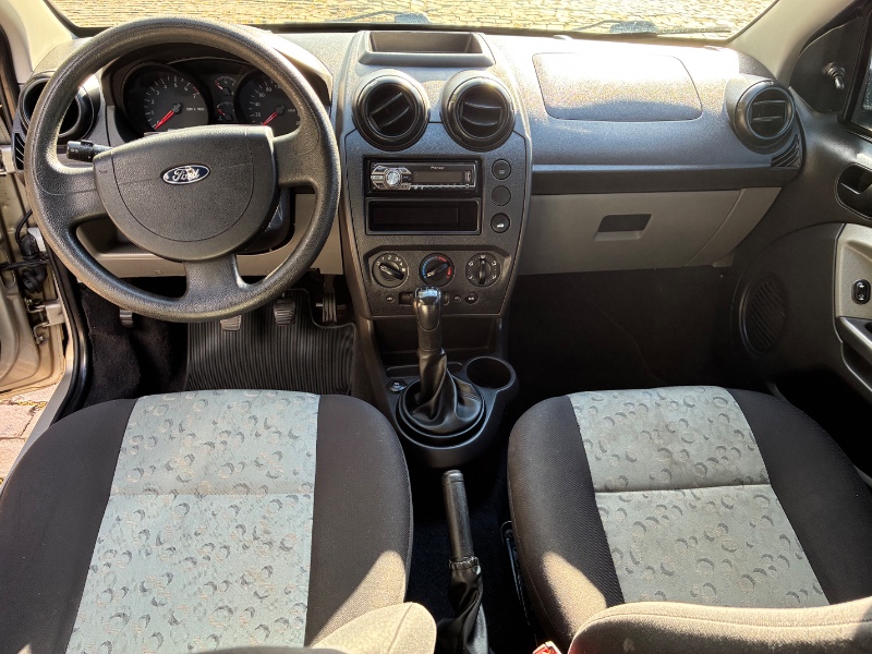 FORD FIESTA SE 1.0 8V FLEX 5P 2010/2010 COMPLETO VEÍCULOS GUAPORÉ / Carros no Vale