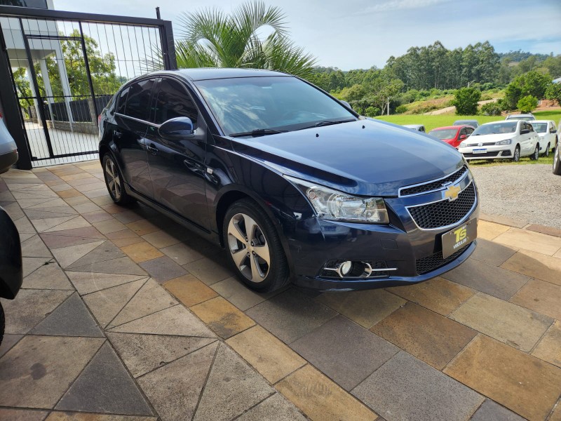 CHEVROLET CRUZE LT 1.8 HATCH 2014/2014 TS VEÍCULOS ANTA GORDA / Carros no Vale