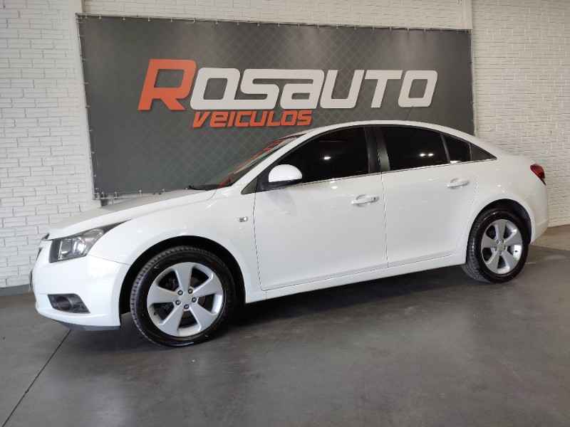 CHEVROLET CRUZE 1.8 LT 16V FLEX 4P AUTOMÁTICO 2013/2013 ROSAUTO VEÍCULOS VENÂNCIO AIRES / Carros no Vale