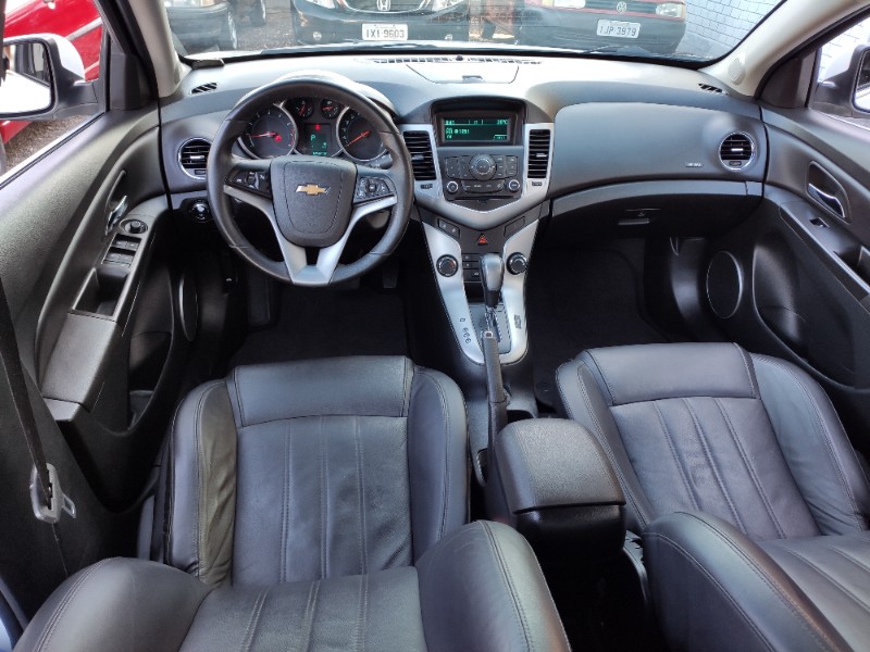 CHEVROLET CRUZE 1.8 LT 16V FLEX 4P AUTOMÁTICO 2013/2013 ROSAUTO VEÍCULOS VENÂNCIO AIRES / Carros no Vale