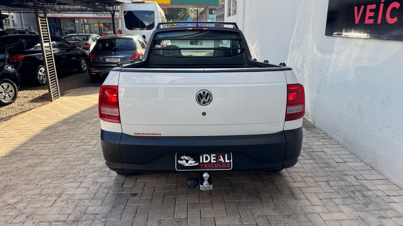 VOLKSWAGEN SAVEIRO ROBUST /2017 IDEAL VEÍCULOS LAJEADO / Carros no Vale