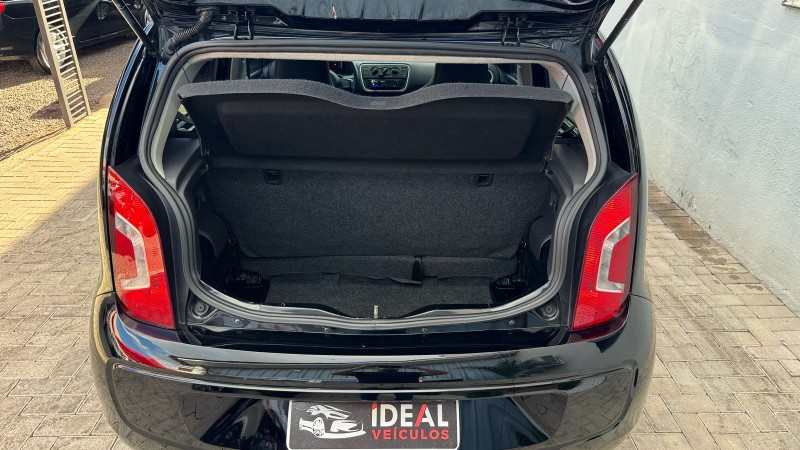 VOLKSWAGEN UP! TAKE /2015 IDEAL VEÍCULOS LAJEADO / Carros no Vale