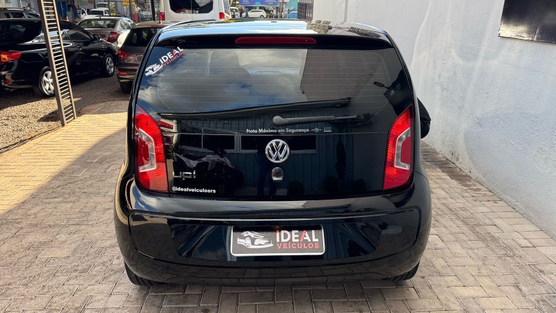 VOLKSWAGEN UP! TAKE /2015 IDEAL VEÍCULOS LAJEADO / Carros no Vale