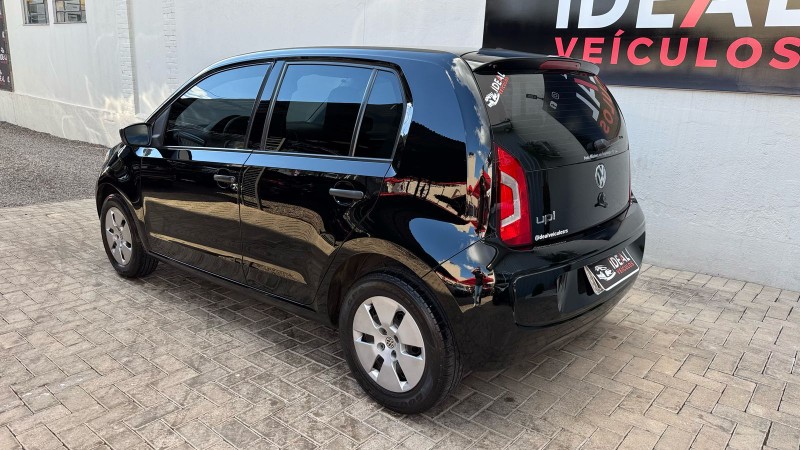 VOLKSWAGEN UP! TAKE /2015 IDEAL VEÍCULOS LAJEADO / Carros no Vale