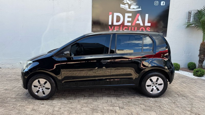 VOLKSWAGEN UP! TAKE /2015 IDEAL VEÍCULOS LAJEADO / Carros no Vale