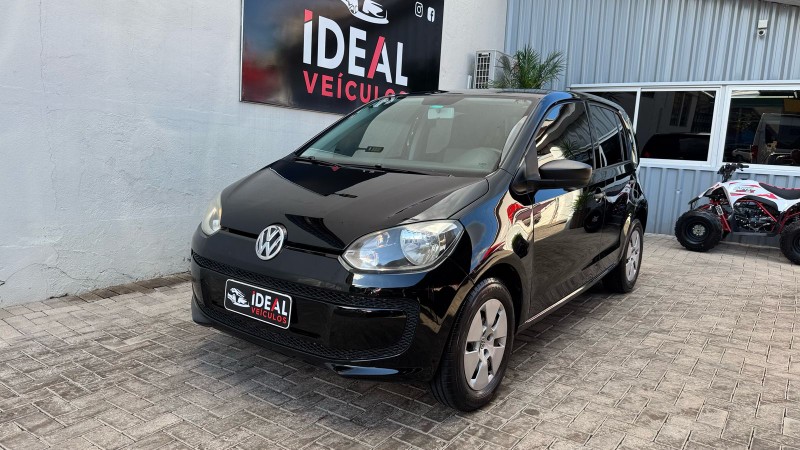 VOLKSWAGEN UP! TAKE /2015 IDEAL VEÍCULOS LAJEADO / Carros no Vale
