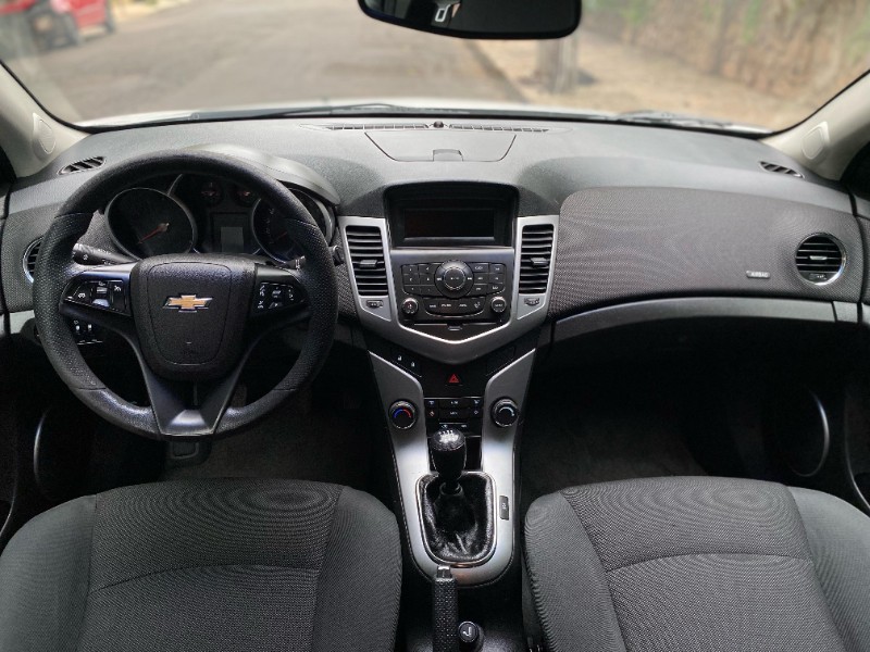 CHEVROLET CRUZE LT 1.8 2013/2013 ESTAÇÃO DO CARRO ESTRELA / Carros no Vale