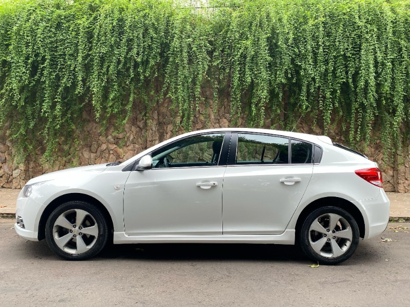 CHEVROLET CRUZE LT 1.8 2013/2013 ESTAÇÃO DO CARRO ESTRELA / Carros no Vale