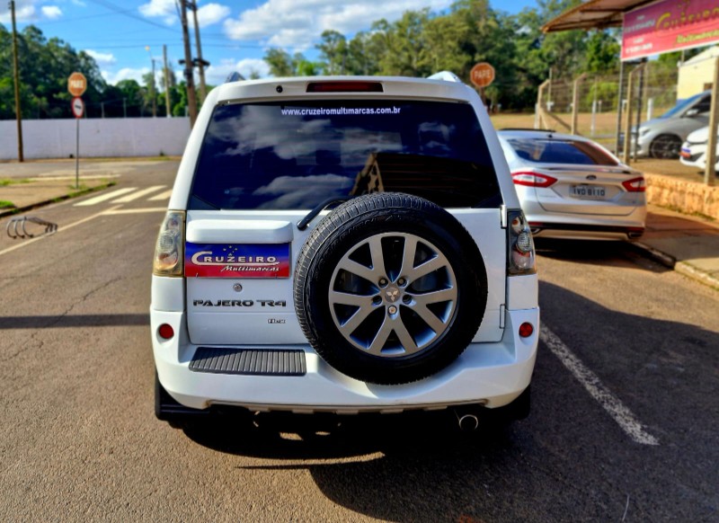MITSUBISHI PAJERO TR4 2.0 4X2 16V 140CV FLEX 4P AUTOMÁTICO 2014/2014 CRUZEIRO MULTIMARCAS CRUZEIRO DO SUL / Carros no Vale