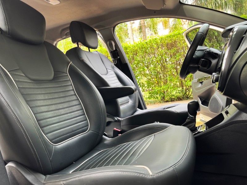 RENAULT CAPTUR 2.0 16V INTENSE 2018/2018 DUARTE VEÍCULOS PORTO ALEGRE / Carros no Vale