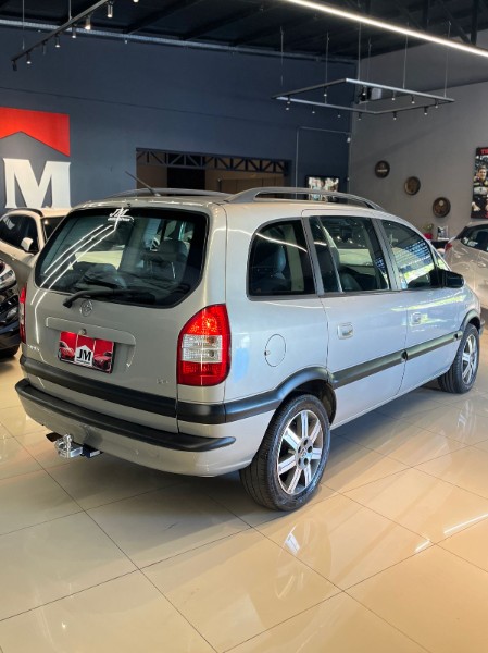 CHEVROLET ZAFIRA 2.0 ELITE 8V 2004/2005 JM AUTOMÓVEIS VENÂNCIO AIRES / Carros no Vale