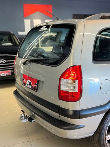 CHEVROLET ZAFIRA 2.0 ELITE 8V 2004/2005 JM AUTOMÓVEIS VENÂNCIO AIRES / Carros no Vale