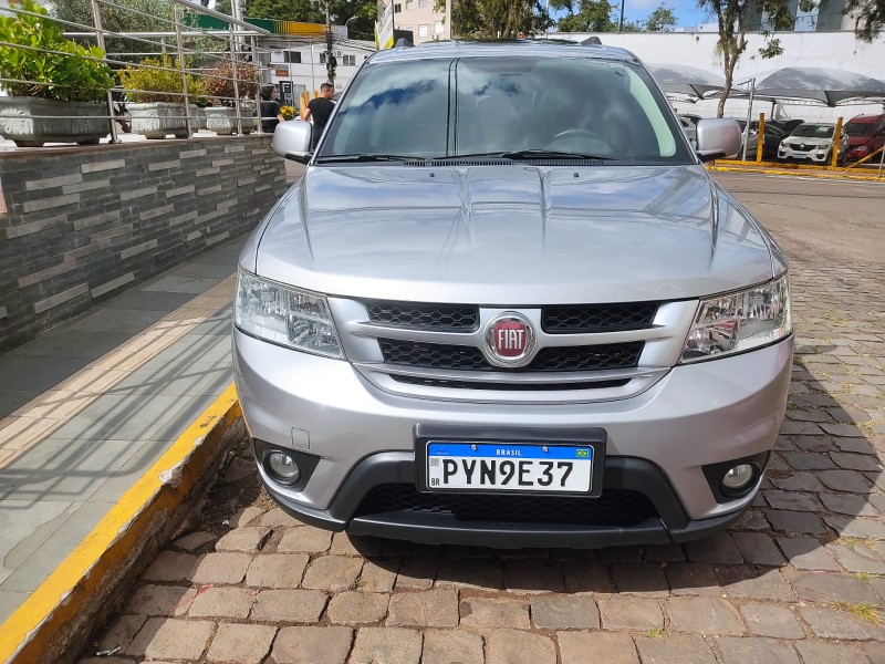 FIAT FREEMONT PREC AT6 2015/2015 ALTERNATIVA VEÍCULOS LAJEADO / Carros no Vale