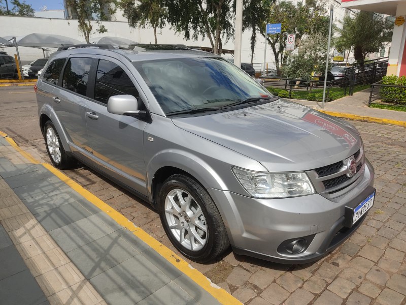 FIAT FREEMONT PREC AT6 2015/2015 ALTERNATIVA VEÍCULOS LAJEADO / Carros no Vale