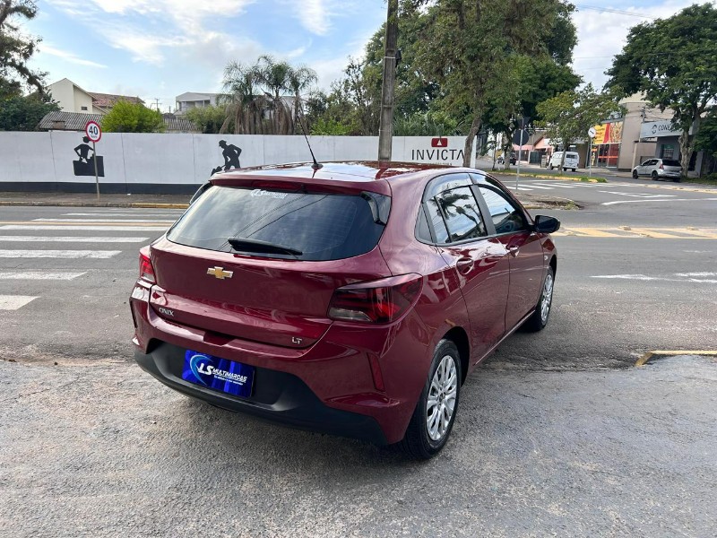 CHEVROLET ONIX HATCH LT 1.0 12V MEC. 2020/2020 LS MULTIMARCAS VENÂNCIO AIRES / Carros no Vale