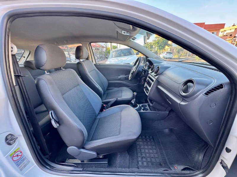 VOLKSWAGEN GOL CITY 1.0 MI TOTAL FLEX 8V 2P 2015/2015 AR MULTIMARCAS VENÂNCIO AIRES / Carros no Vale
