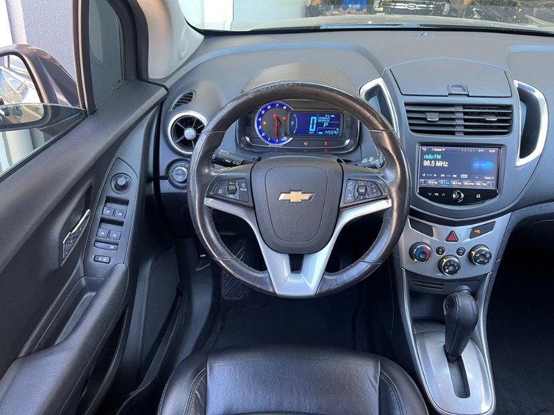 CHEVROLET TRACKER 1.8 MPFI LTZ 4X2 16V FLEX 4P AUTOMÁTICO 2014/2015 BOSCO AUTOMÓVEIS GUAPORÉ / Carros no Vale
