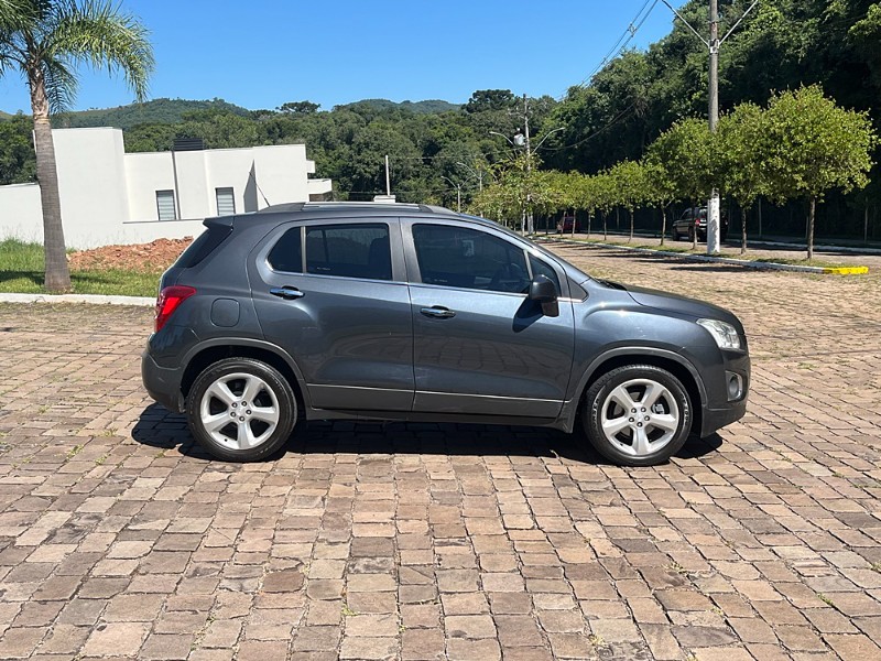 CHEVROLET TRACKER 1.8 MPFI LTZ 4X2 16V FLEX 4P AUTOMÁTICO 2014/2015 BOSCO AUTOMÓVEIS GUAPORÉ / Carros no Vale