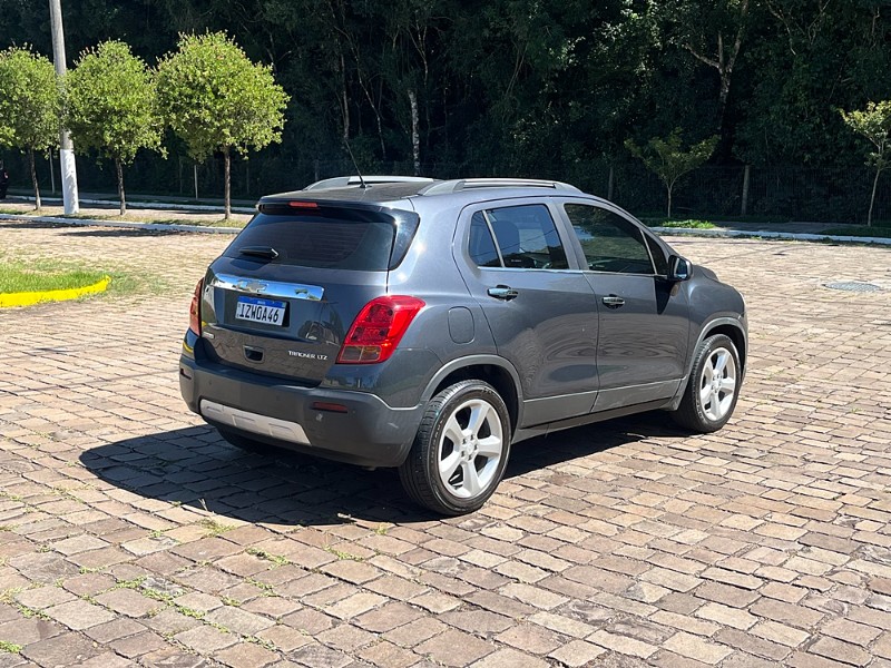 CHEVROLET TRACKER 1.8 MPFI LTZ 4X2 16V FLEX 4P AUTOMÁTICO 2014/2015 BOSCO AUTOMÓVEIS GUAPORÉ / Carros no Vale