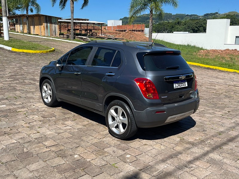 CHEVROLET TRACKER 1.8 MPFI LTZ 4X2 16V FLEX 4P AUTOMÁTICO 2014/2015 BOSCO AUTOMÓVEIS GUAPORÉ / Carros no Vale