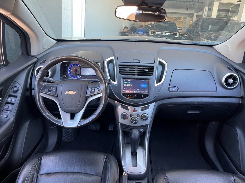 CHEVROLET TRACKER 1.8 MPFI LTZ 4X2 16V FLEX 4P AUTOMÁTICO 2014/2015 BOSCO AUTOMÓVEIS GUAPORÉ / Carros no Vale