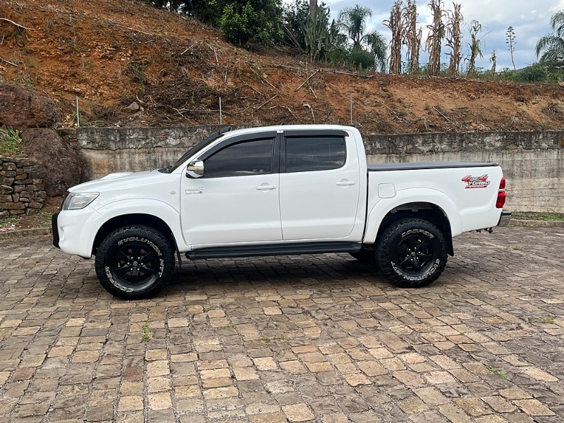 TOYOTA HILUX CD SR D4-D 4X4 3.0 TDI DIES AUT. 2015/2015 BOSCO AUTOMÓVEIS GUAPORÉ / Carros no Vale