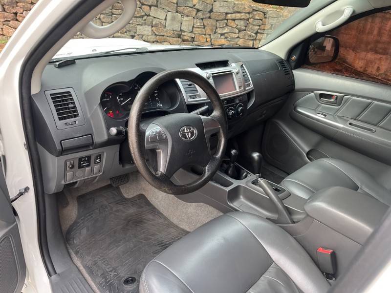 TOYOTA HILUX CD SR D4-D 4X4 3.0 TDI DIES AUT. 2015/2015 BOSCO AUTOMÓVEIS GUAPORÉ / Carros no Vale