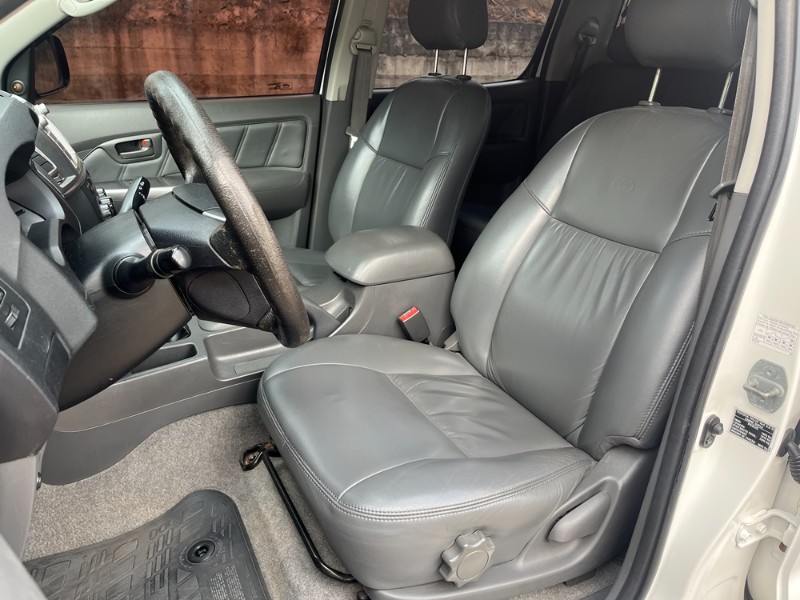 TOYOTA HILUX CD SR D4-D 4X4 3.0 TDI DIES AUT. 2015/2015 BOSCO AUTOMÓVEIS GUAPORÉ / Carros no Vale