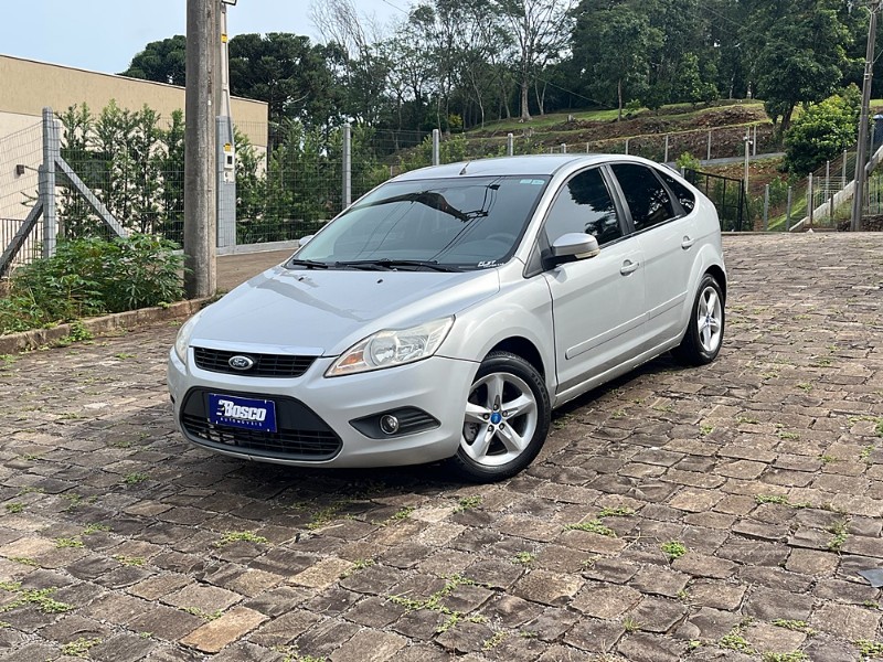 FORD FOCUS HATCH GLX 1.6 8V FLEX MEC. 2012/2012 BOSCO AUTOMÓVEIS GUAPORÉ / Carros no Vale