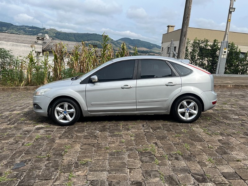 FORD FOCUS HATCH GLX 1.6 8V FLEX MEC. 2012/2012 BOSCO AUTOMÓVEIS GUAPORÉ / Carros no Vale