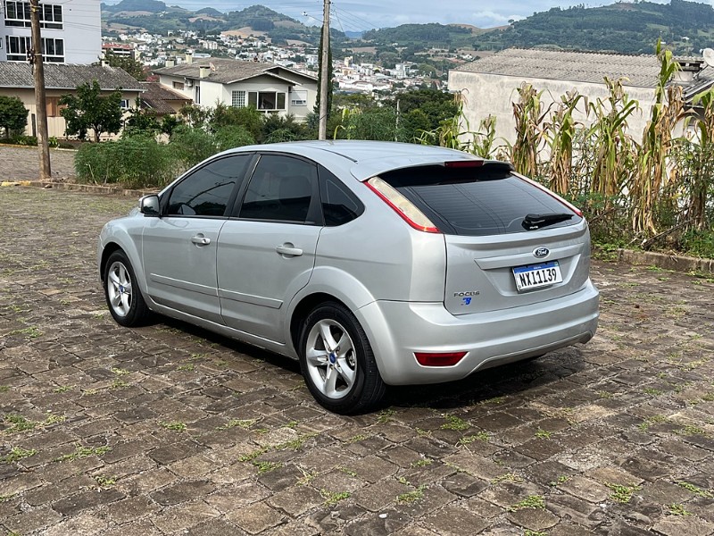 FORD FOCUS HATCH GLX 1.6 8V FLEX MEC. 2012/2012 BOSCO AUTOMÓVEIS GUAPORÉ / Carros no Vale