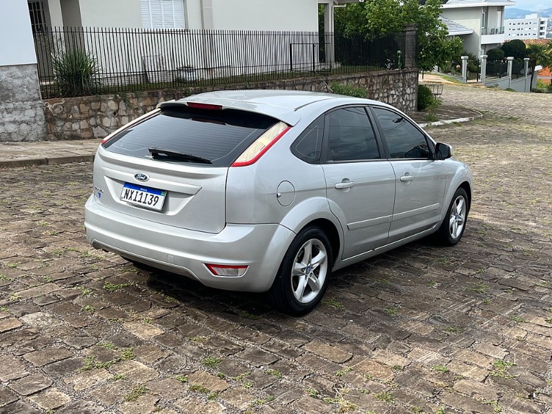 FORD FOCUS HATCH GLX 1.6 8V FLEX MEC. 2012/2012 BOSCO AUTOMÓVEIS GUAPORÉ / Carros no Vale