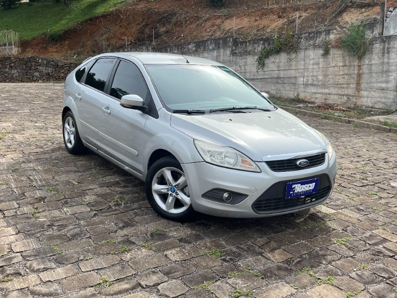 FORD FOCUS HATCH GLX 1.6 8V FLEX MEC. 2012/2012 BOSCO AUTOMÓVEIS GUAPORÉ / Carros no Vale