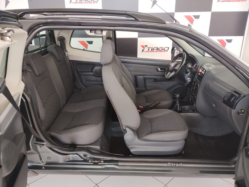 FIAT STRADA 1.4 MPI TREKKING CE 8V 2016/2016 TIAGO AUTOMÓVEIS VENÂNCIO AIRES / Carros no Vale