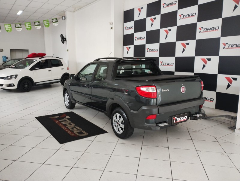 FIAT STRADA 1.4 MPI TREKKING CE 8V 2016/2016 TIAGO AUTOMÓVEIS VENÂNCIO AIRES / Carros no Vale