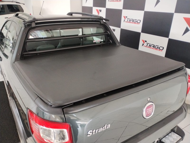 FIAT STRADA 1.4 MPI TREKKING CE 8V 2016/2016 TIAGO AUTOMÓVEIS VENÂNCIO AIRES / Carros no Vale