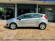 FORD FIESTA HATCH SE 1.6 2013/2014 SÉTIMA VEÍCULOS GUAPORÉ / Carros no Vale