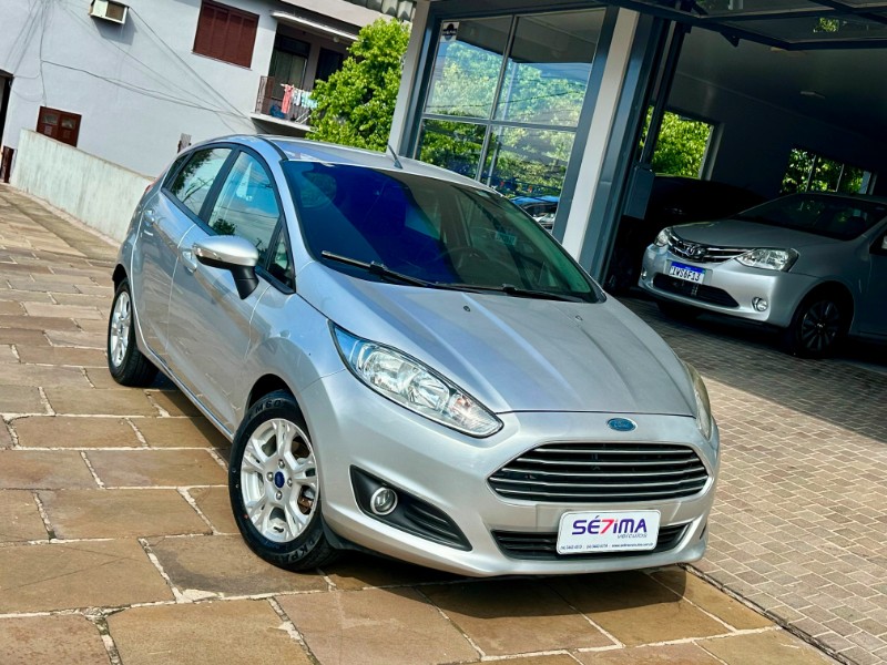 FORD FIESTA HATCH SE 1.6 2013/2014 SÉTIMA VEÍCULOS GUAPORÉ / Carros no Vale