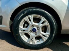 FORD FIESTA HATCH SE 1.6 2013/2014 SÉTIMA VEÍCULOS GUAPORÉ / Carros no Vale