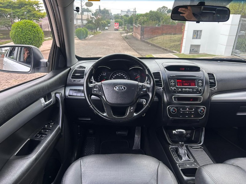 KIA SORENTO 2.4 16V 4X2 AUT. 2015/2015 LS MULTIMARCAS VENÂNCIO AIRES / Carros no Vale
