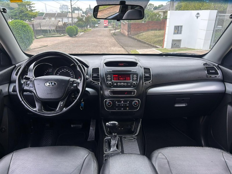 KIA SORENTO 2.4 16V 4X2 AUT. 2015/2015 LS MULTIMARCAS VENÂNCIO AIRES / Carros no Vale