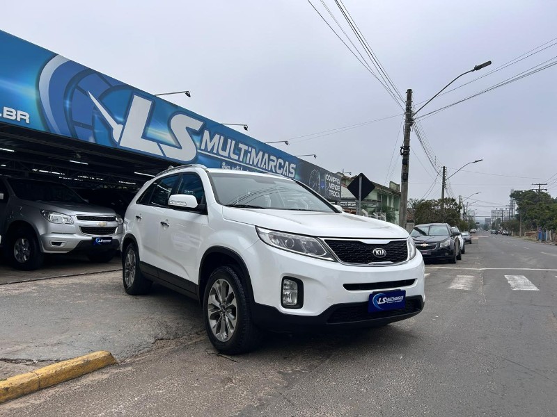 KIA SORENTO 2.4 16V 4X2 AUT. 2015/2015 LS MULTIMARCAS VENÂNCIO AIRES / Carros no Vale