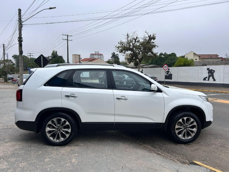 KIA SORENTO 2.4 16V 4X2 AUT. 2015/2015 LS MULTIMARCAS VENÂNCIO AIRES / Carros no Vale