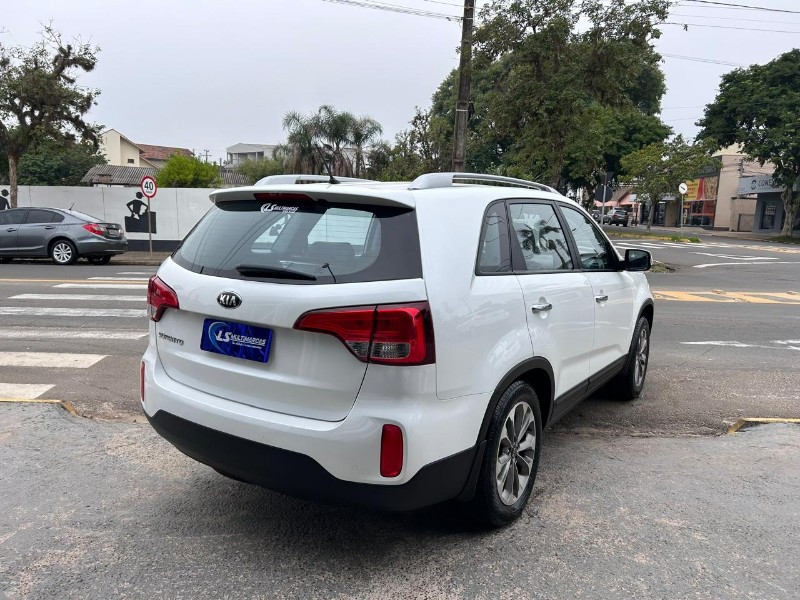 KIA SORENTO 2.4 16V 4X2 AUT. 2015/2015 LS MULTIMARCAS VENÂNCIO AIRES / Carros no Vale