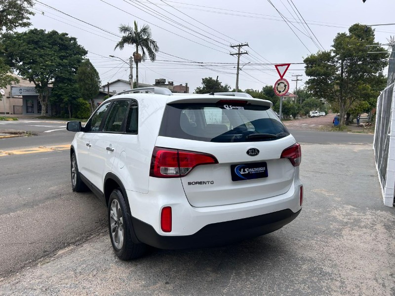 KIA SORENTO 2.4 16V 4X2 AUT. 2015/2015 LS MULTIMARCAS VENÂNCIO AIRES / Carros no Vale